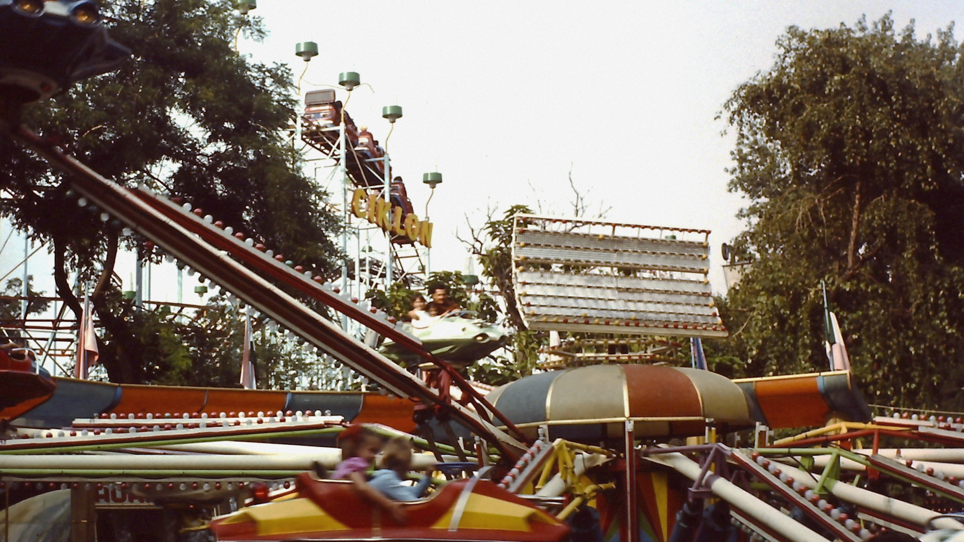 Vidám Park 1975