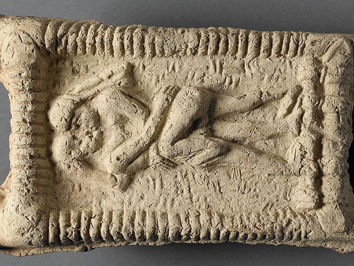 Csókolózó babiloni párt ábrázoló agyagszobor i.e. 1800-ból (fotó: Wikipedia)