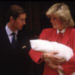 Diana walesi hercegnő és Károly herceg újszülött Harry herceggel