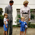 Károly herceg, Diana hercegnő és Vilmos herceg elkísérik Harry herceget az első napján Mrs. Mynor óvodájába