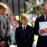 A walesi herceg Vilmos herceggel és Harry herceggel a Westminster Abbey előtt Diana walesi hercegnő temetésén