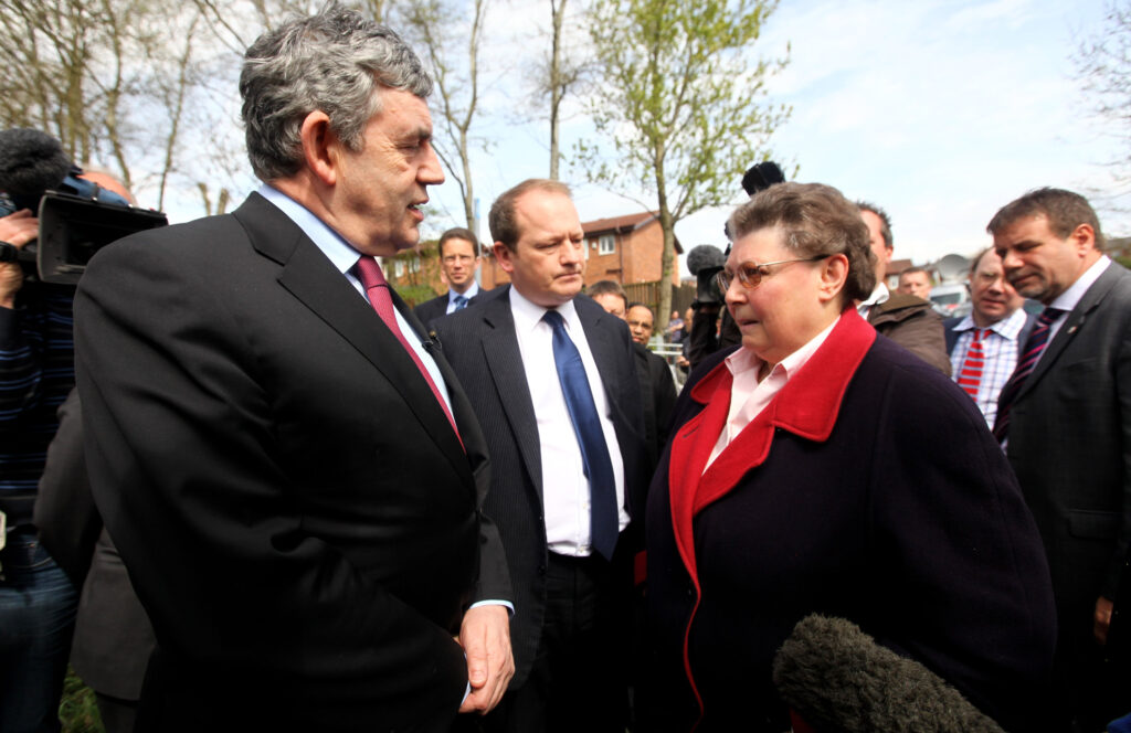 Gordon Brown és az idős hölgy Gillian Duffy