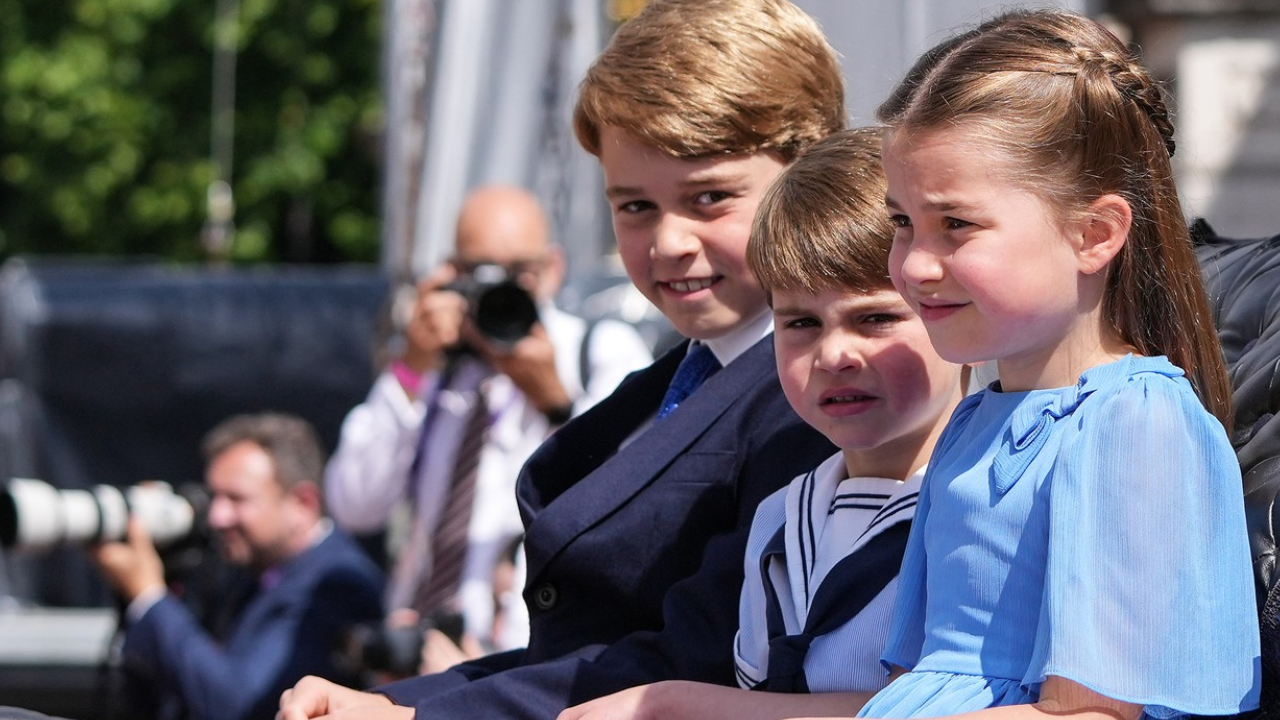 Sarolta hercegnő, György herceg és Lajos herceg a hintóban