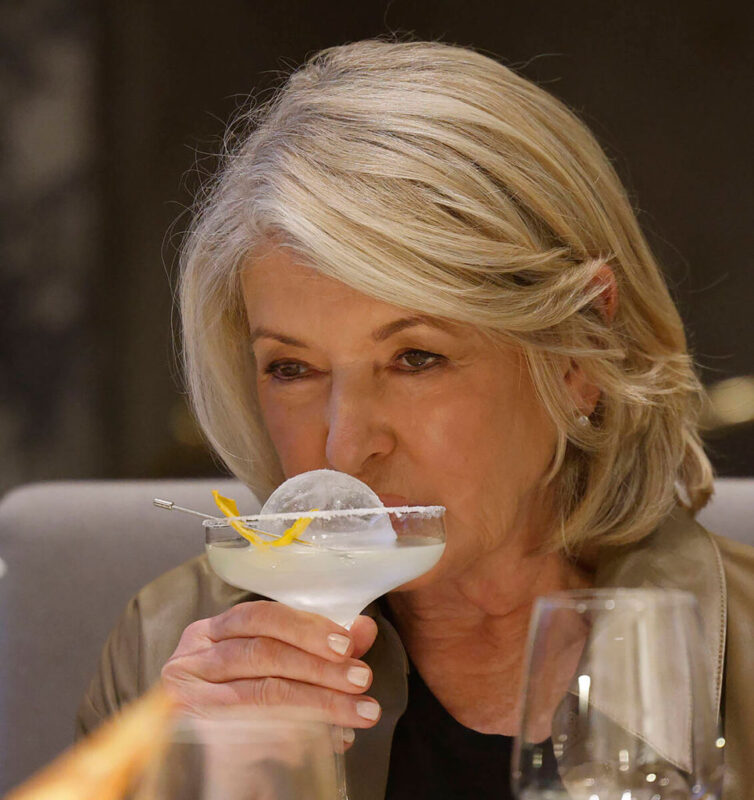 Martha Stewart idén áprilisban egy Lemon Drop koktéllal saját Las Vegas-i éttermében, a The Bedford by Martha Stewartban