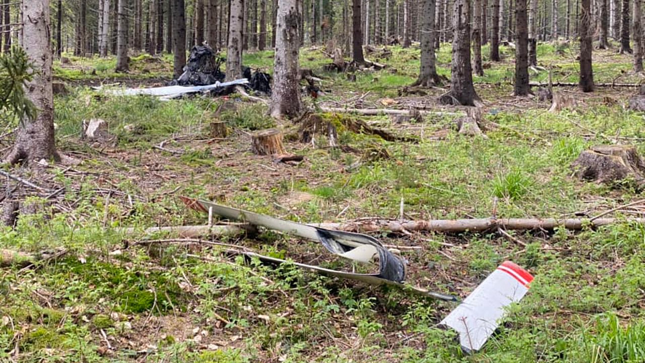 A lezuhant kisrepülőgép roncsai a szlovákiai Orava régióban