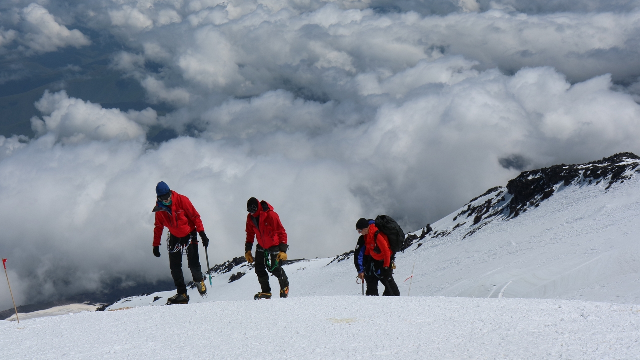Tizenkettőre emelkedett az idei mászószezon halálos áldozatainak száma az Everesten