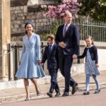 Vilmos herceg, Katalin hercegnő, György herceg és Sarolta hercegnő sétál