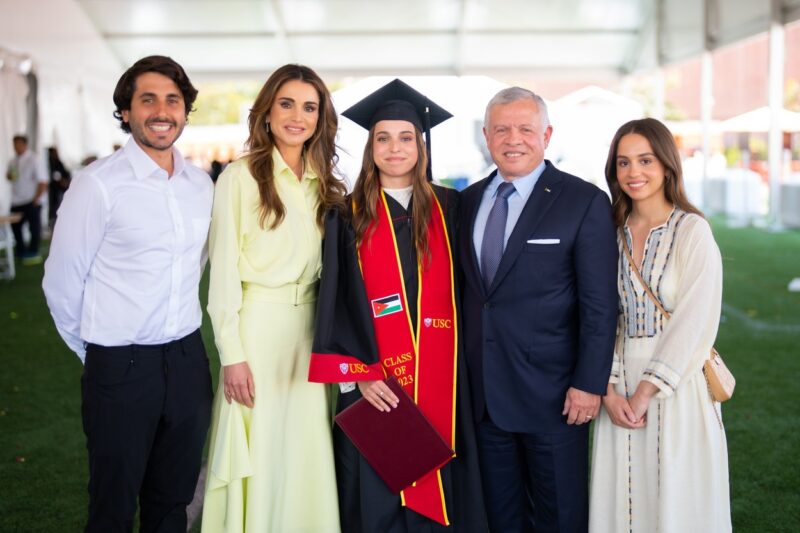 A jordán királyi család Salma hercegnő diplomaosztóján