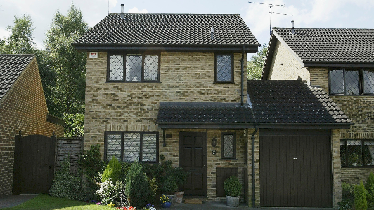 A ház, amelyben Harry Potter a Warner Brothers "Harry Potter és a bölcsek köve" című filmjében élt, 2003. július 22-én az angliai Bracknellben.