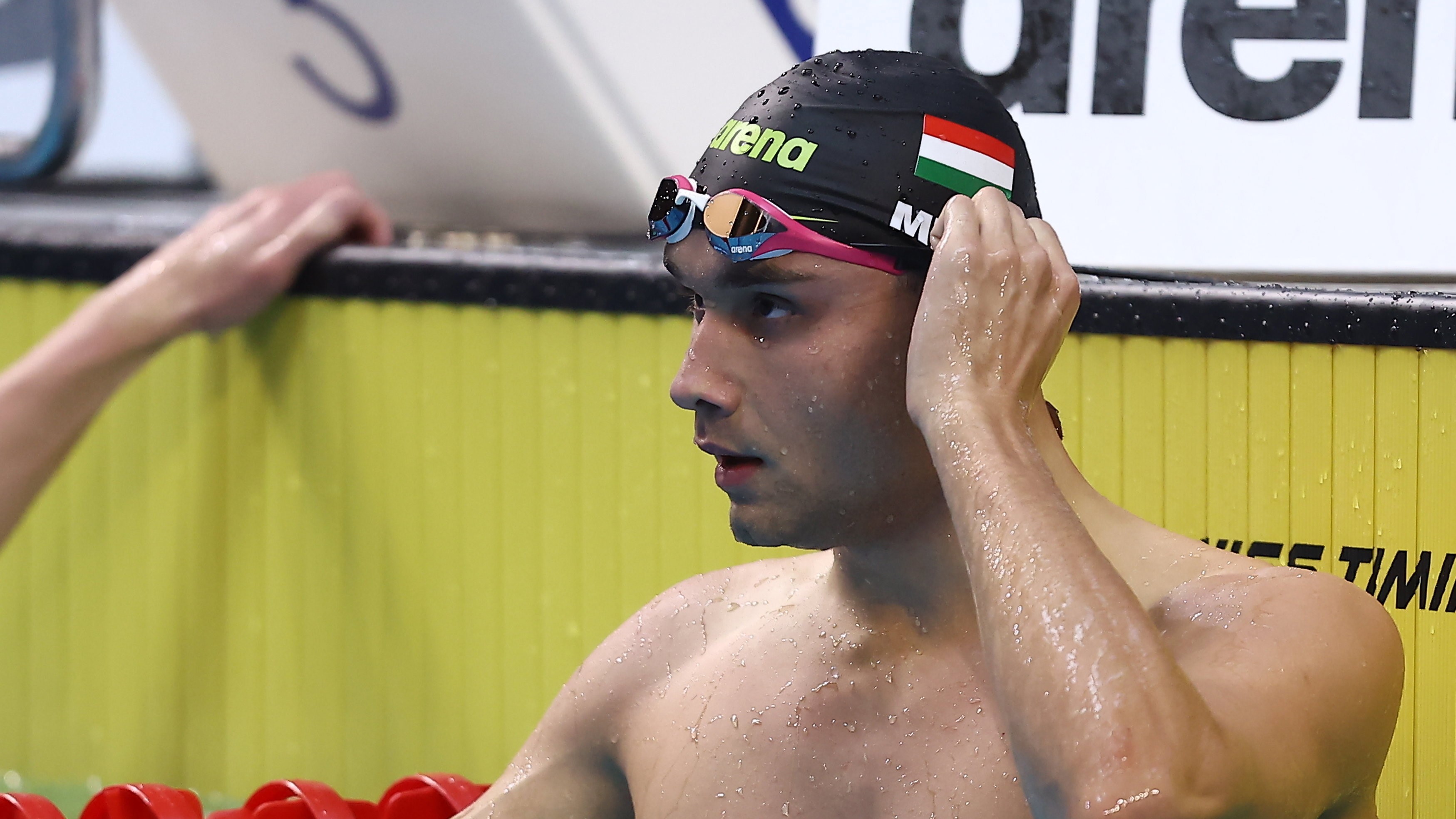 A győztes Milák Kristóf a 100 méteres férfi gyorsúszás döntője után a 125. Úszó Országos Bajnokságon Kaposváron 2023. április 19-én