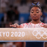 imone Biles az Egyesült Államok csapatából a női gerenda döntőjében a 2020-as tokiói olimpiai játékok tizenegyedik napján az Ariake Torna Központban 2021. augusztus 3-án, Tokióban, Japánban.