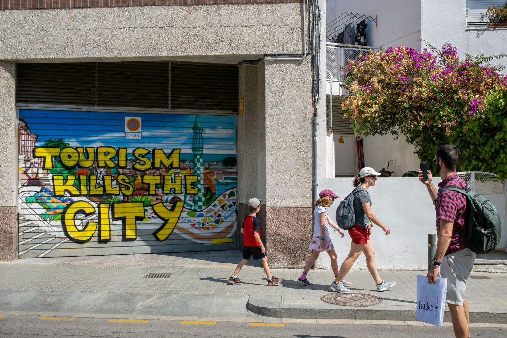 Turistaellenes graffiti Barcelonában.fotó: Getty Images