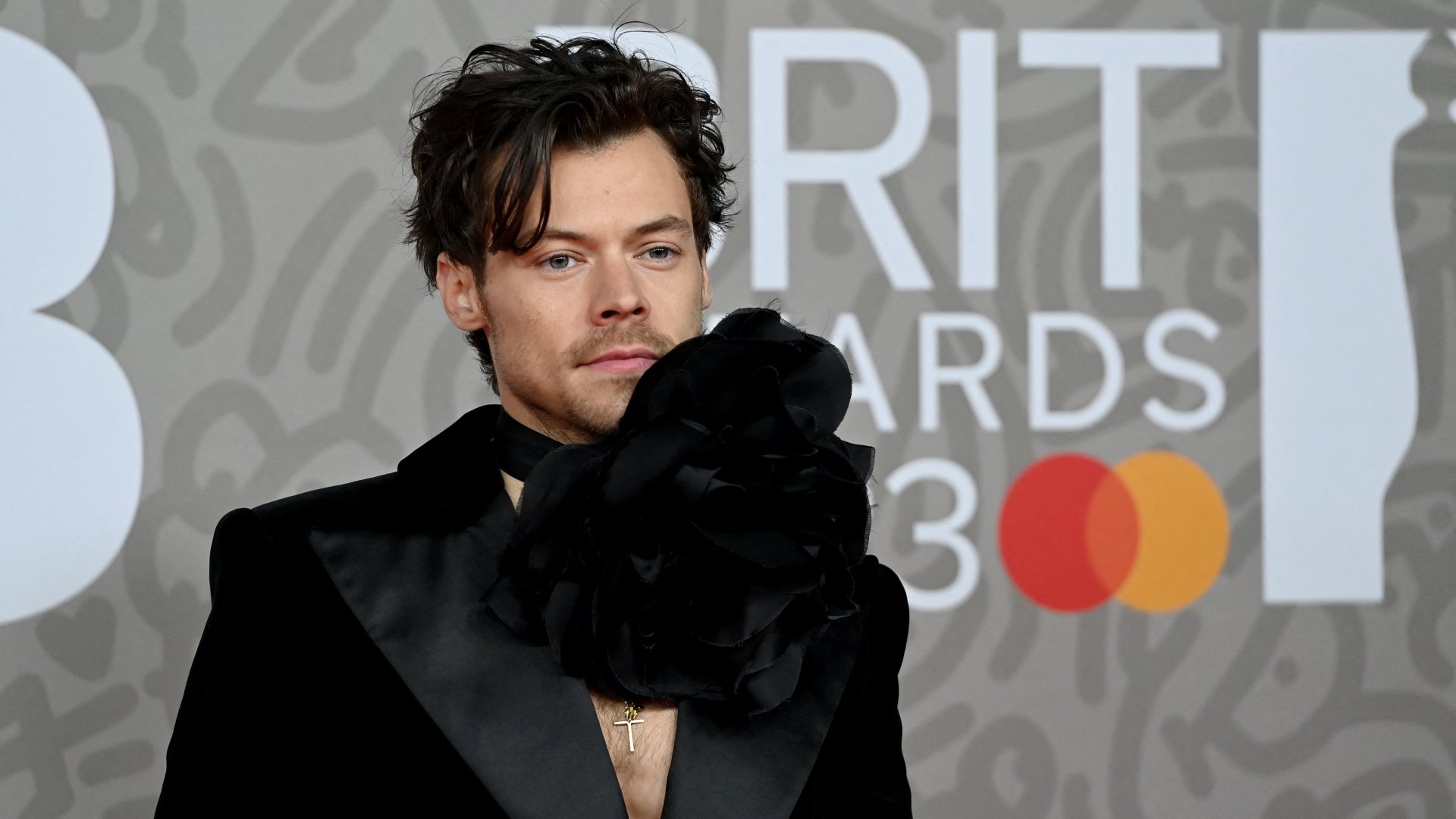 Harry Styles a The BRIT Awards 2023 díjátadón az O2 Arénában Londonban, Angliában, 2023. február 11-én