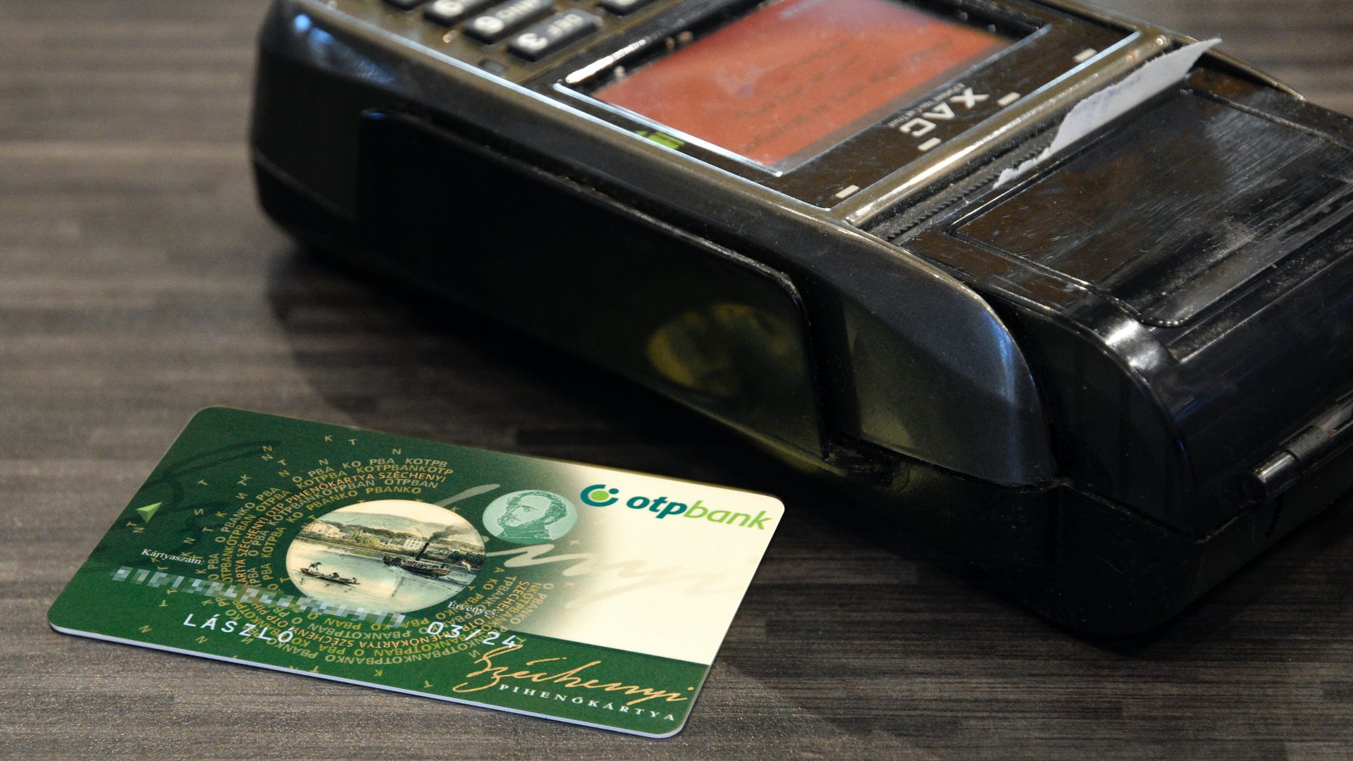 Egy, az OTP Bank által kibocsátott Széchenyi Pihenõkártya, (SZÉP Kártya)