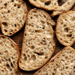 Kovászos kenyér szeletek