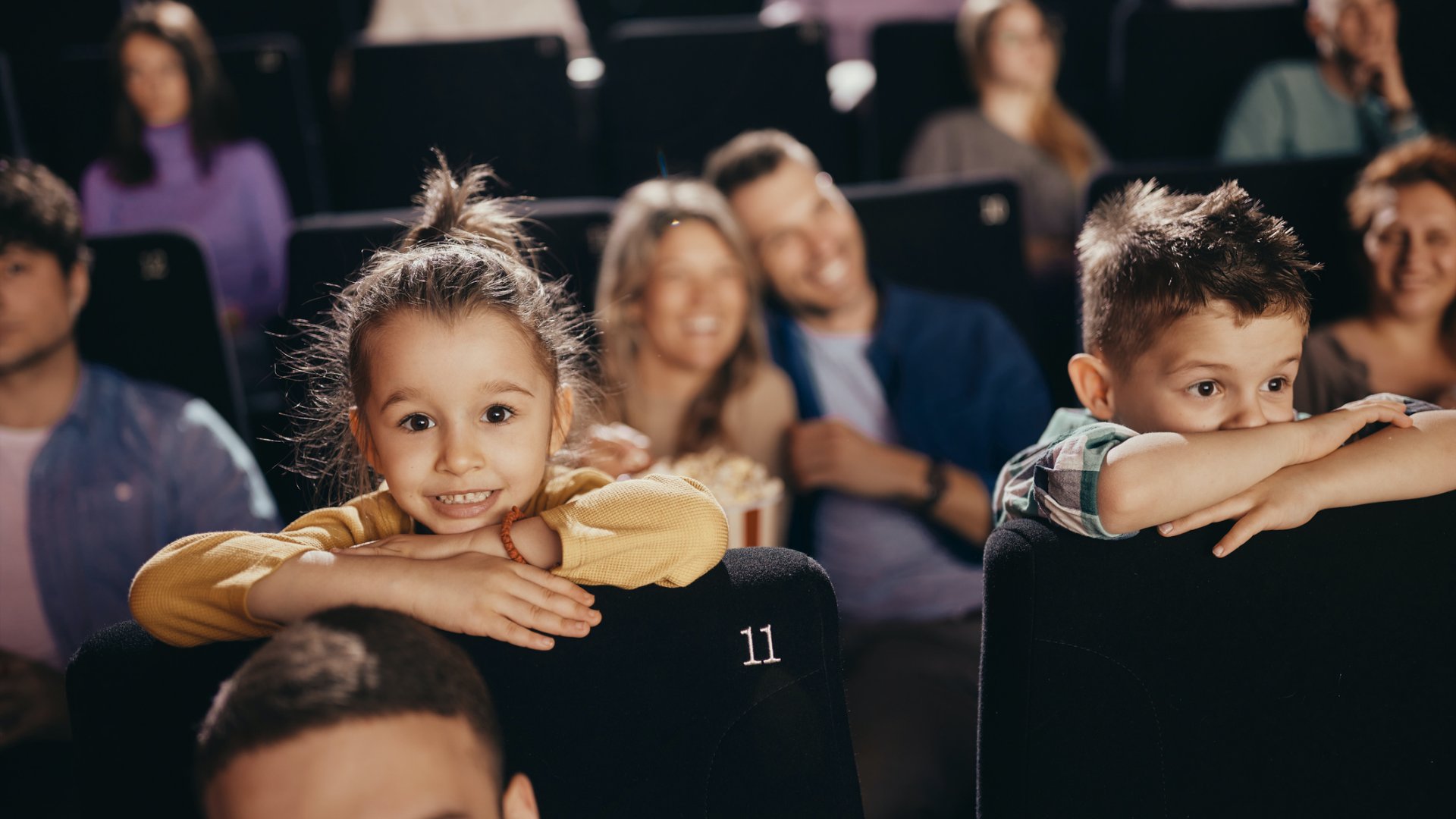 Gyerekek egy moziban