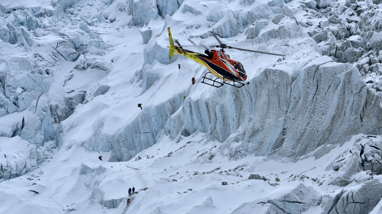 Helikopter a Mount Everestnél