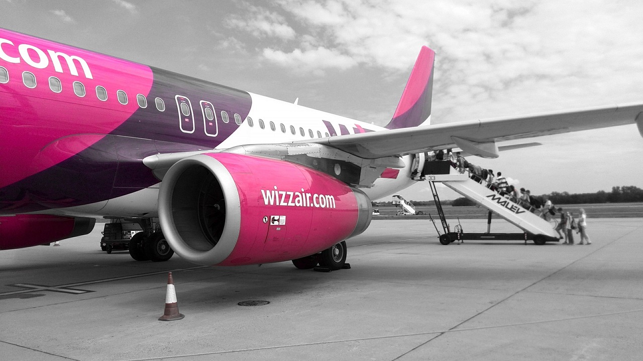 A WizzAir egyik gépépre szállnak fel az utasok