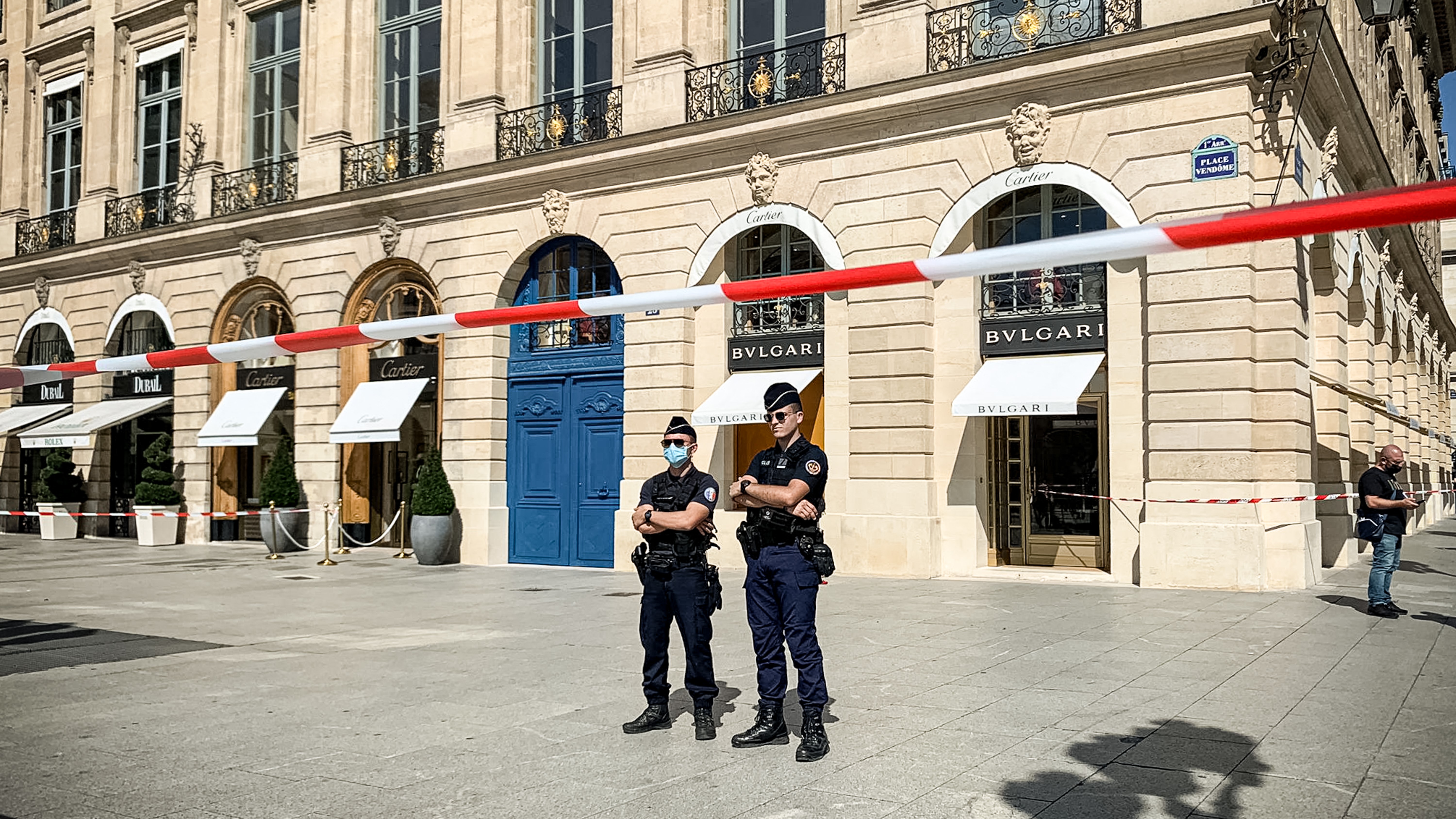 2021. szeptember 7-én dél körül több fegyveres személyek kiraboltál a Bulgari üzletét Párizs központjában, a Vendôme téren. (Fotó: Samuel Boivin / NurPhoto / AFP)