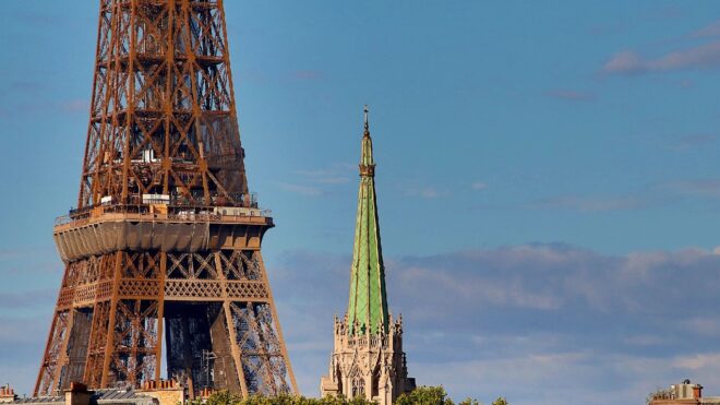 Az Eiffel-tornyon aludt két turista, nyomós okuk volt rá