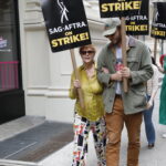 Susan Sarandon több alkalommal is együtt vonult a többi sztrájkolókkal