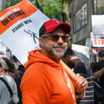 Jason Sudeikis a Rockefeller Center előtt 2023. július 27-én. A színész többször is feltűnt a sztrájkolók körében.