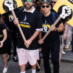 Adam Sandler és and Ben Stiller New Yorkban állt be a tüntetők közé 2023. augusztus másodikán