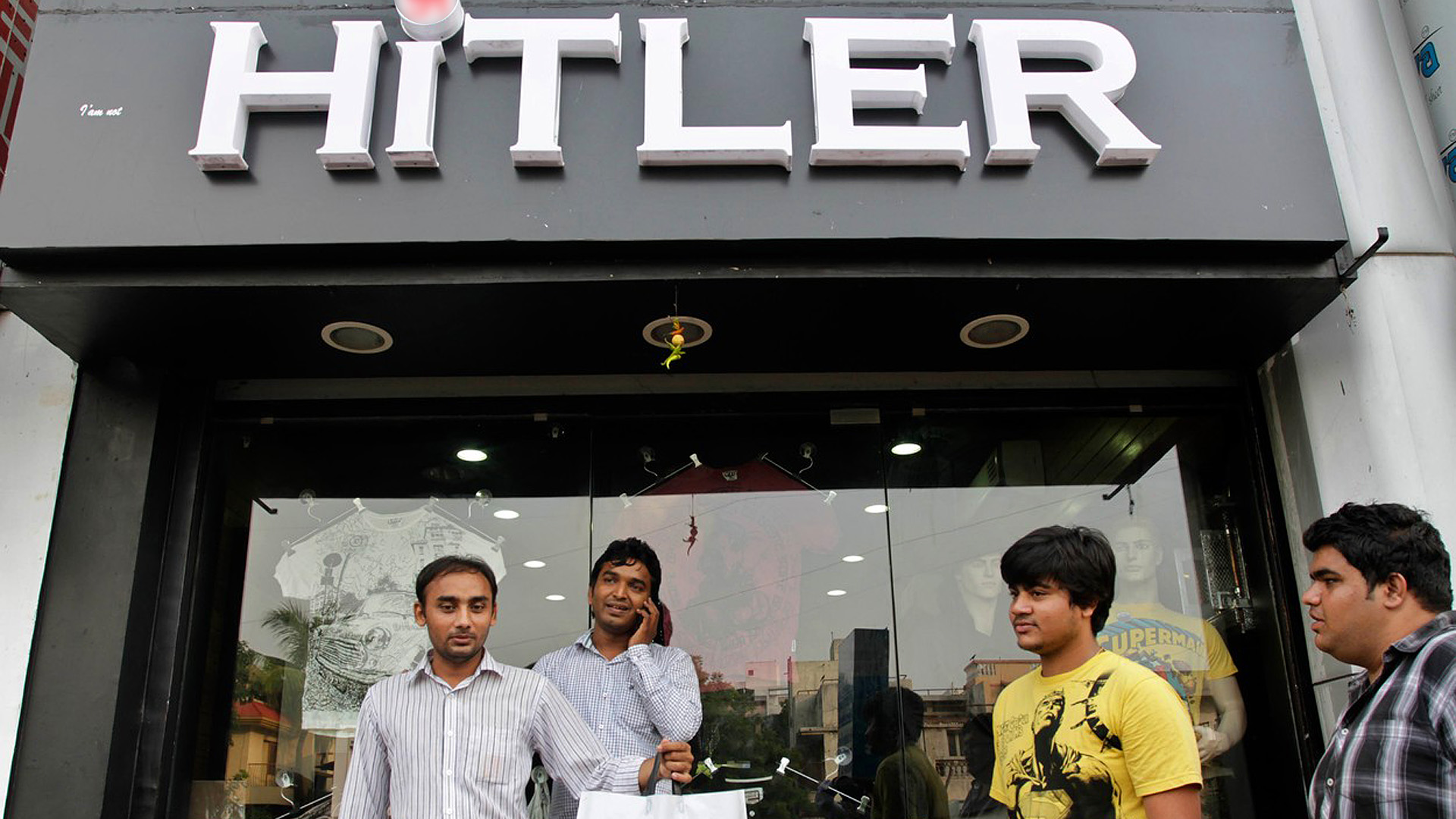 A Hitler ruhaüzlet Indiában