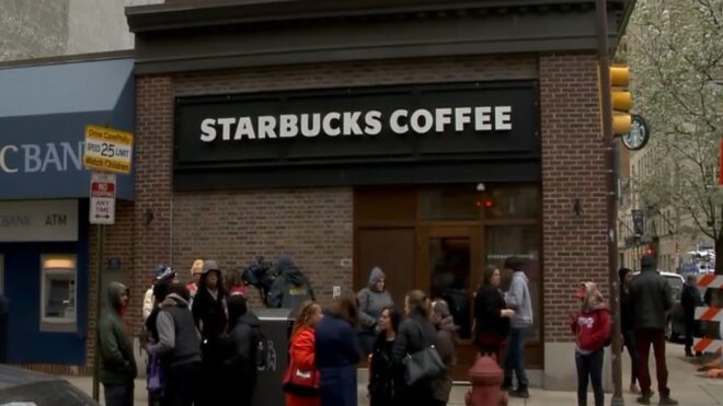 Kirúgott a Starbucks egy nőt, mert fehér: tízmilliárd forint kártérítést kap