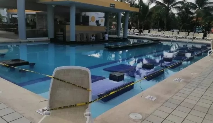 Szex és halottak a medencében – hatalmas csalódás volt a luxushotel