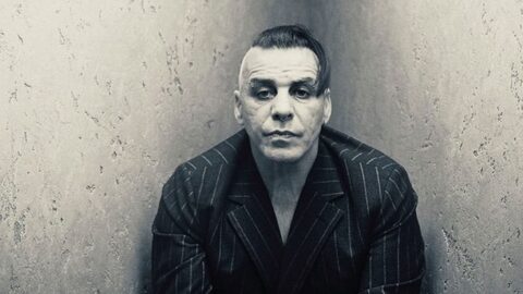Leállították a Rammstein énekese ellen szexuális zaklatás miatt indított vizsgálatot