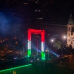 Fényfestés az Erzsébet hídon a Szent István-napi tûzijáték közben 2023. augusztus 20-án. MTI/Balogh Zoltán