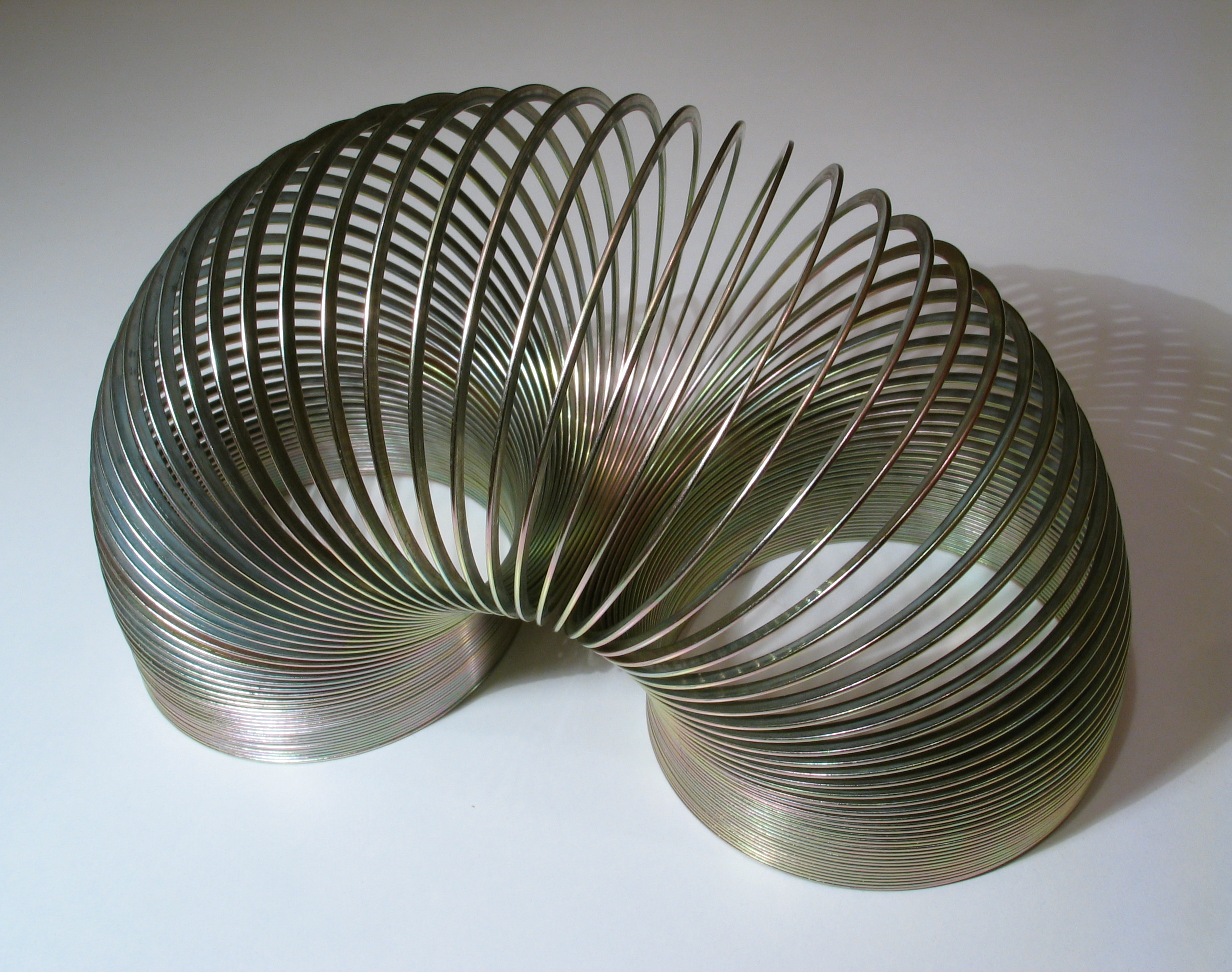 Egy klasszikus Slinky (fotó: Wikipedia)