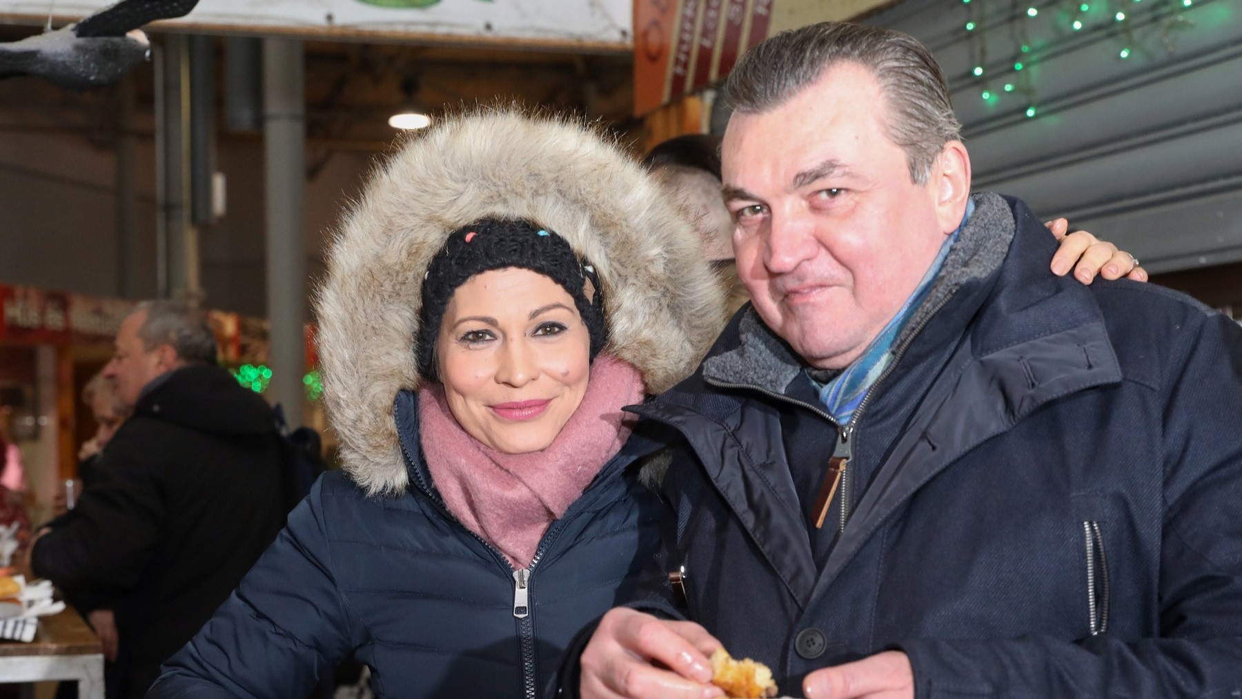 Az Eldorádó című színdarab sajtótájékoztatója a Teleki téri piacon, Pikali Gerda és Csankó Zoltán