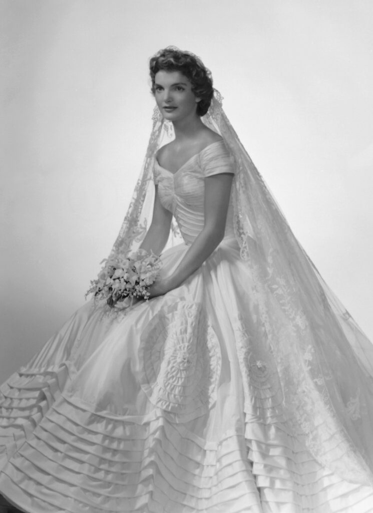 Jackie Kennedy menyasszonyi ruhában (Fotó: Bachrach/Getty Images)