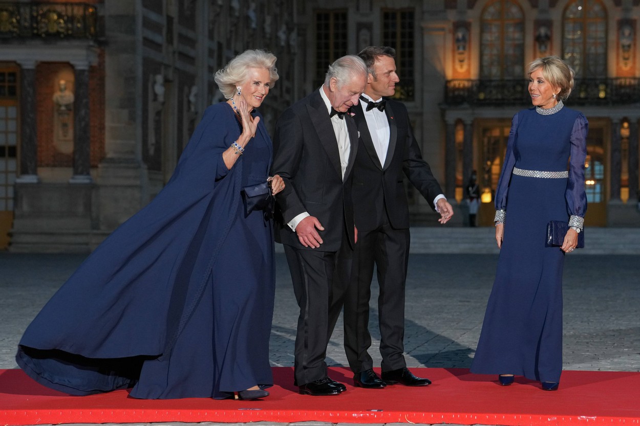 III. Károly, Kamilla királyné, Emmanuel Macron és Brigitte Macron