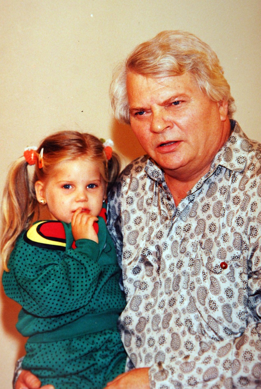 Szabó Zsófi kislányként az apukájával