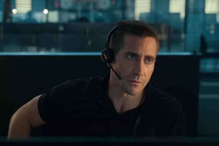Jake Gyllenhaal A bűnős (The Guilty) című mozifilmben diszpécsert alakít (Fotó: Youtube/Netflix)