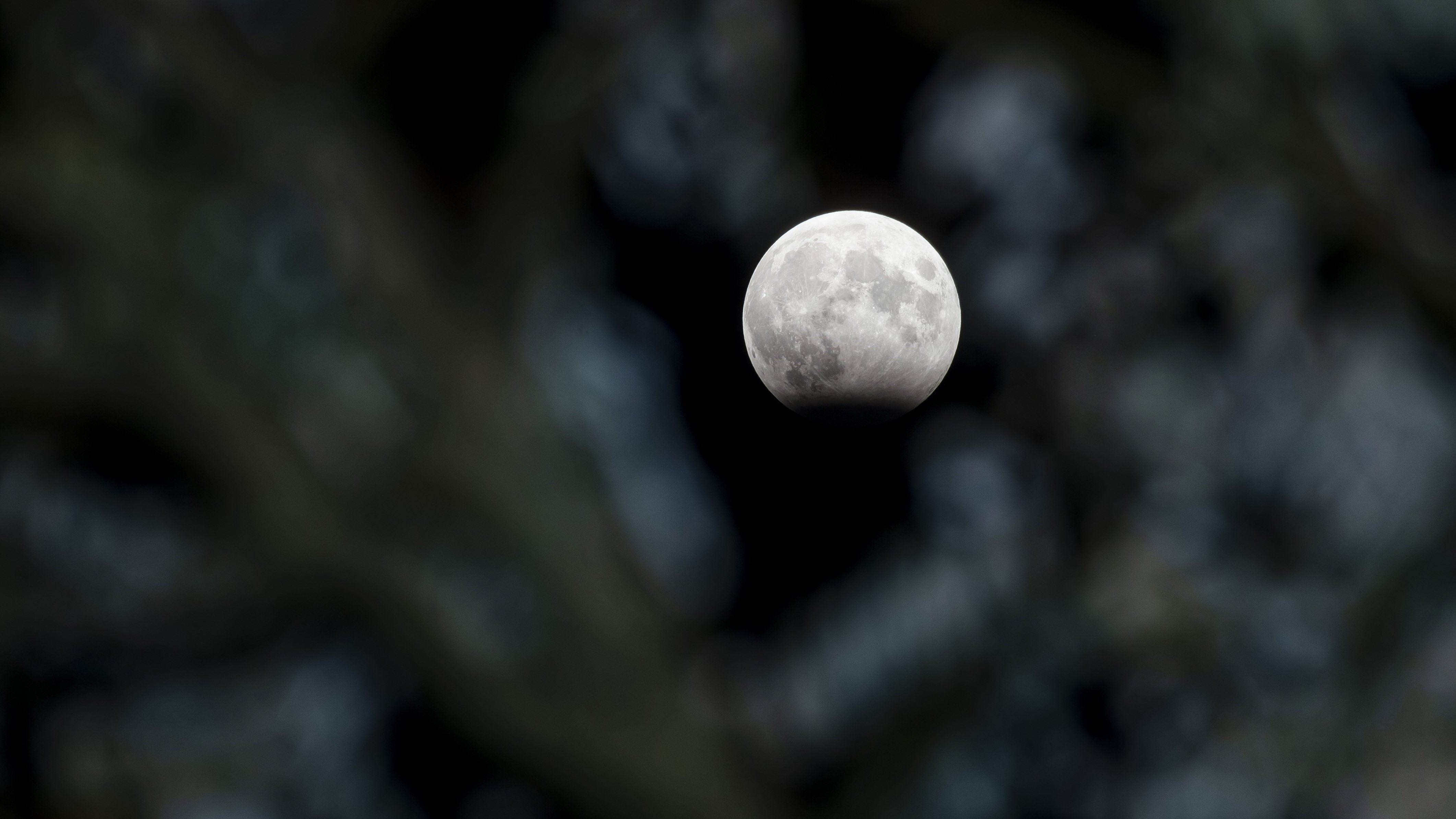 Részleges holdfogyatkozás Salgótarjánból fotózva 2023. október 28-án este