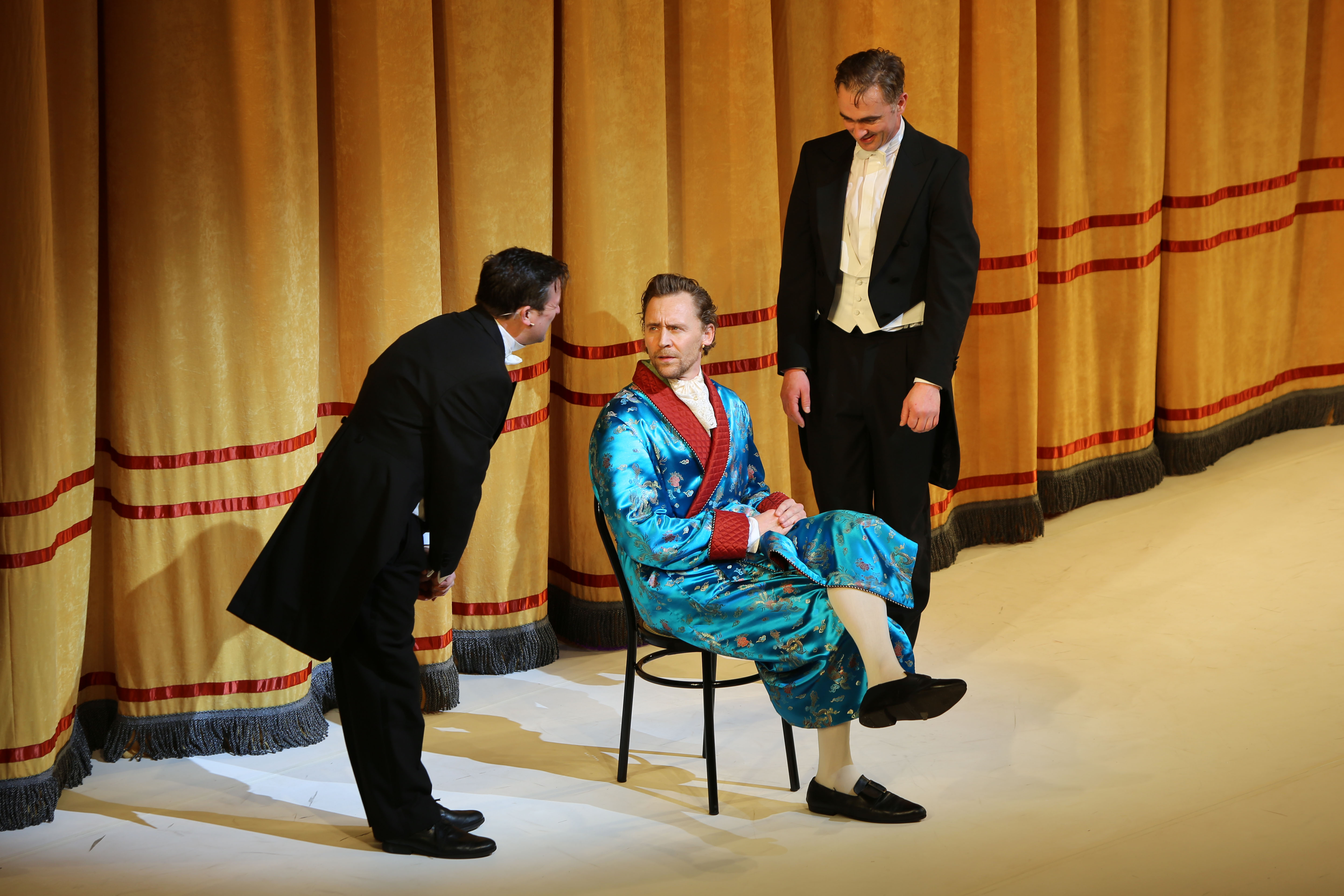 Tom Hiddleston a "The Play What I Wrote" című színdarabban Birminghamben (Fotó: Getty Images)