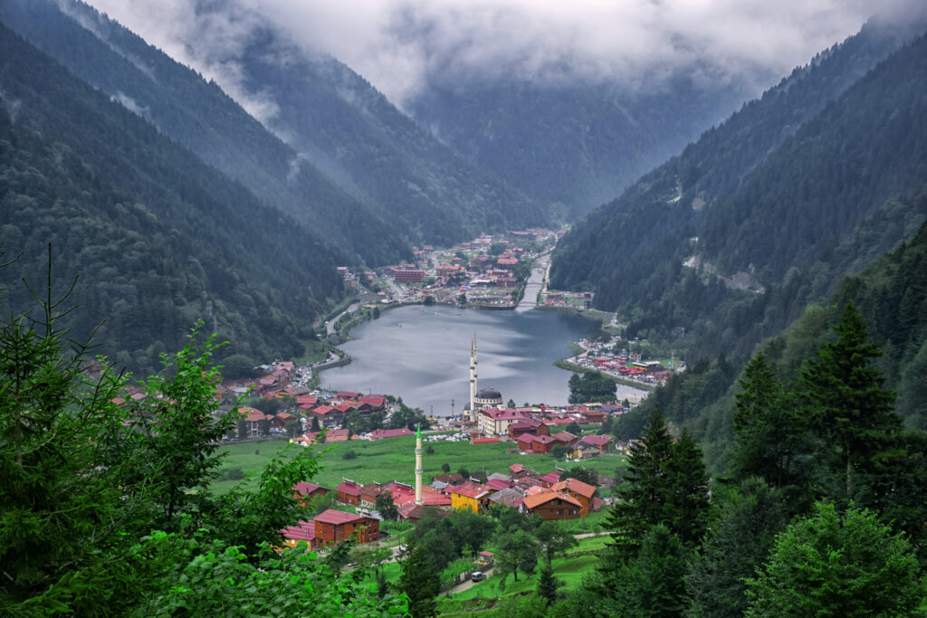 Az Uzungöl-tó a törökországi Trabzon tartományban. / Fotó: Serhat Bozkurt, Getty Images