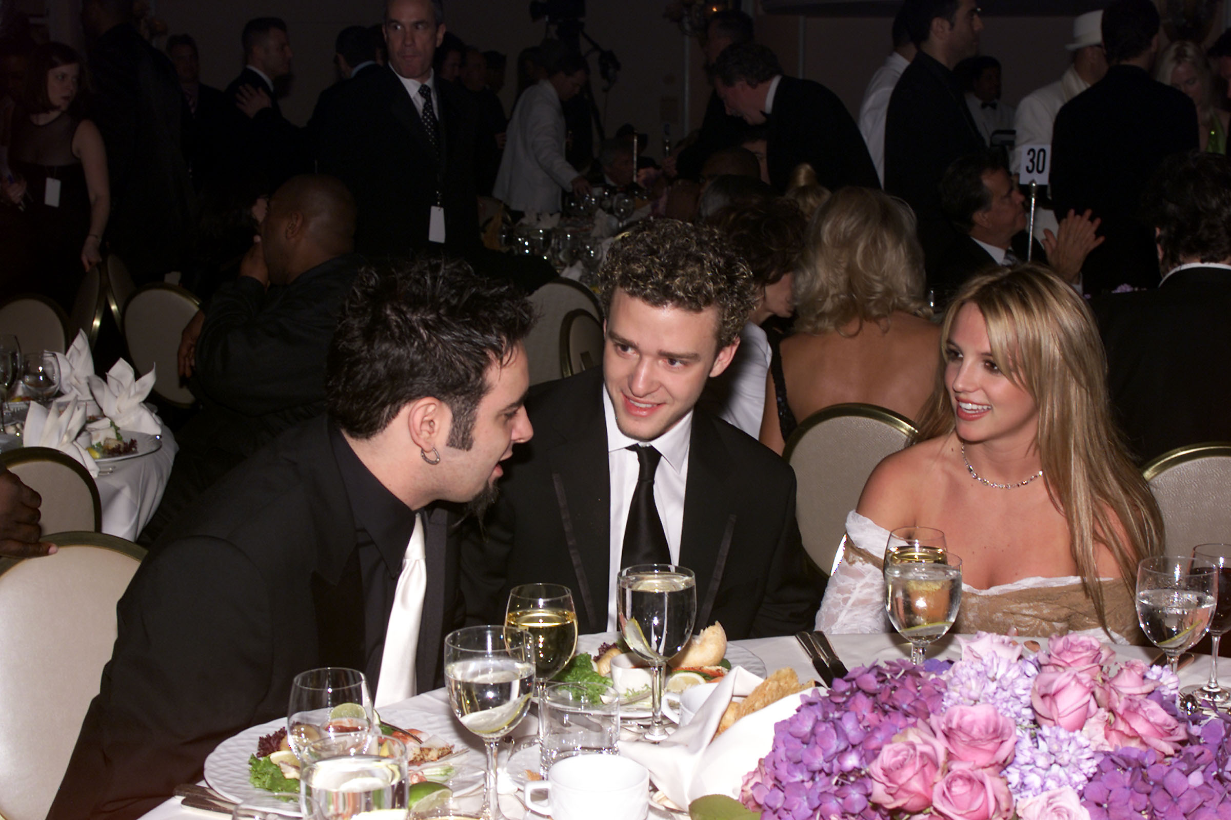 Chris Kirkpatrick, Justin Timberlake és Britney Spears egy Grammy-partin 2002. február 26-án