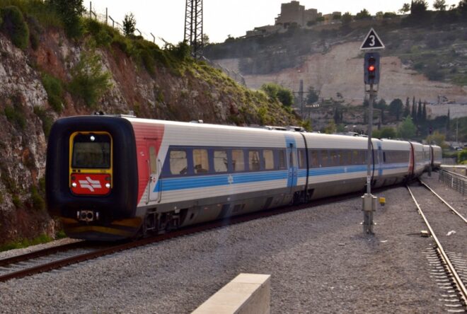 MÁV buys rubber-surfaced trains from Israel – but there's just one problem with them