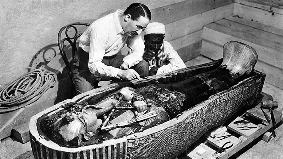 Howard Carter és Tutanhamon szarkofágja