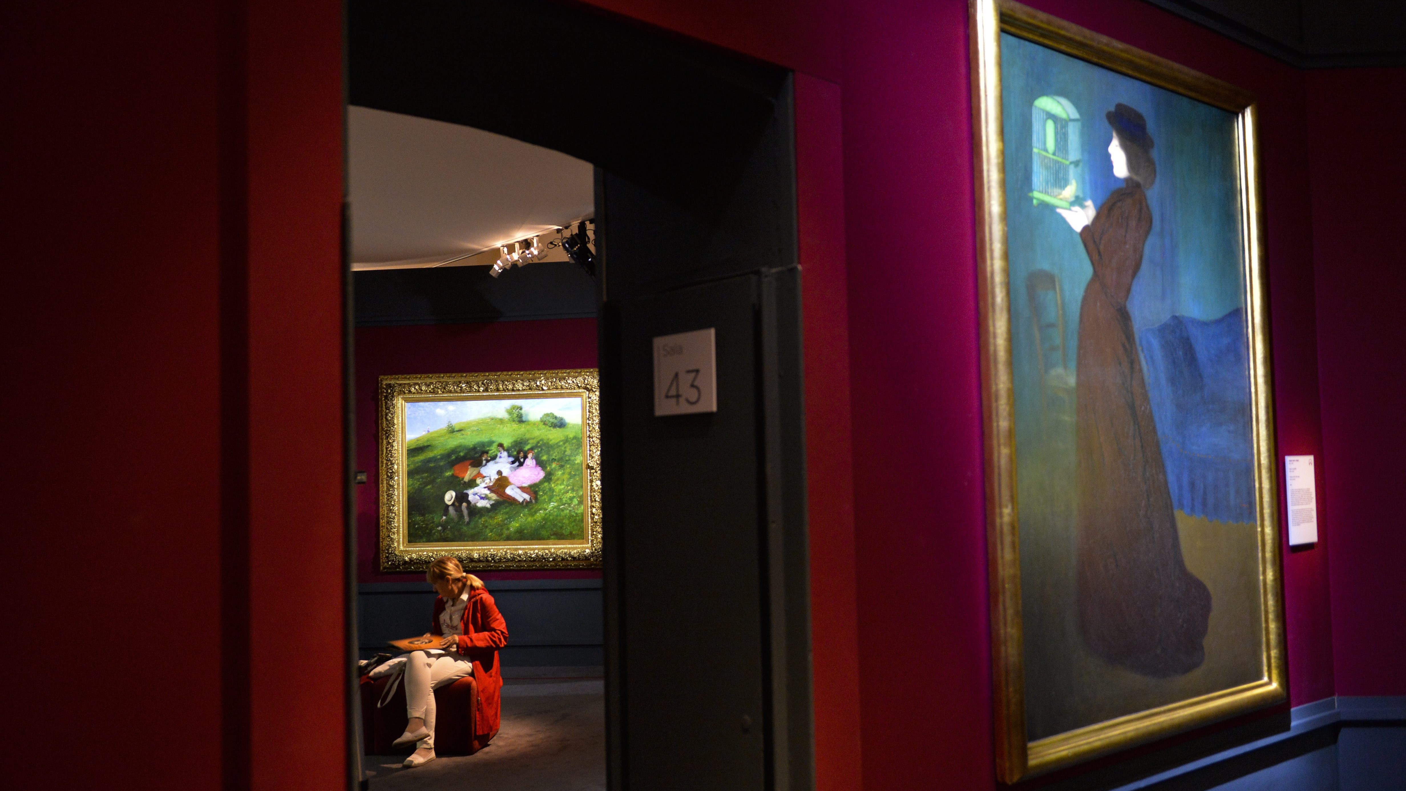 Rippl-Rónai József Kalitkás nő és Szinyei Merse Pál Majális című festménye a Raffaellótól Schieléig című kiállítás megnyitóján a milánói Palazzo Reáléba
