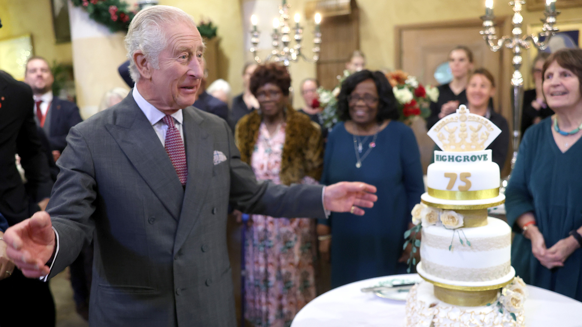 III. Károly születésnapi tortájával