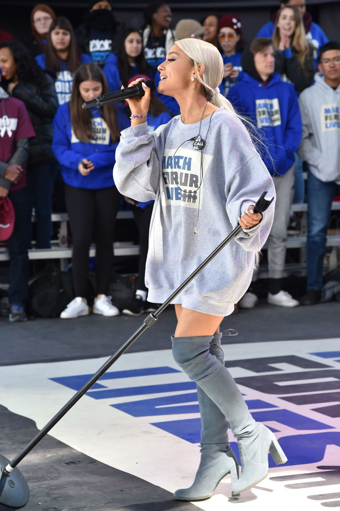 A 153 centi magas Ariana Grande oversize pulóverben (Fotó: Kevin Mazur/Getty Images for March For Our Lives)