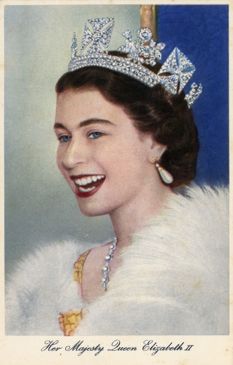 II. Erzsébet gyémánt koronában