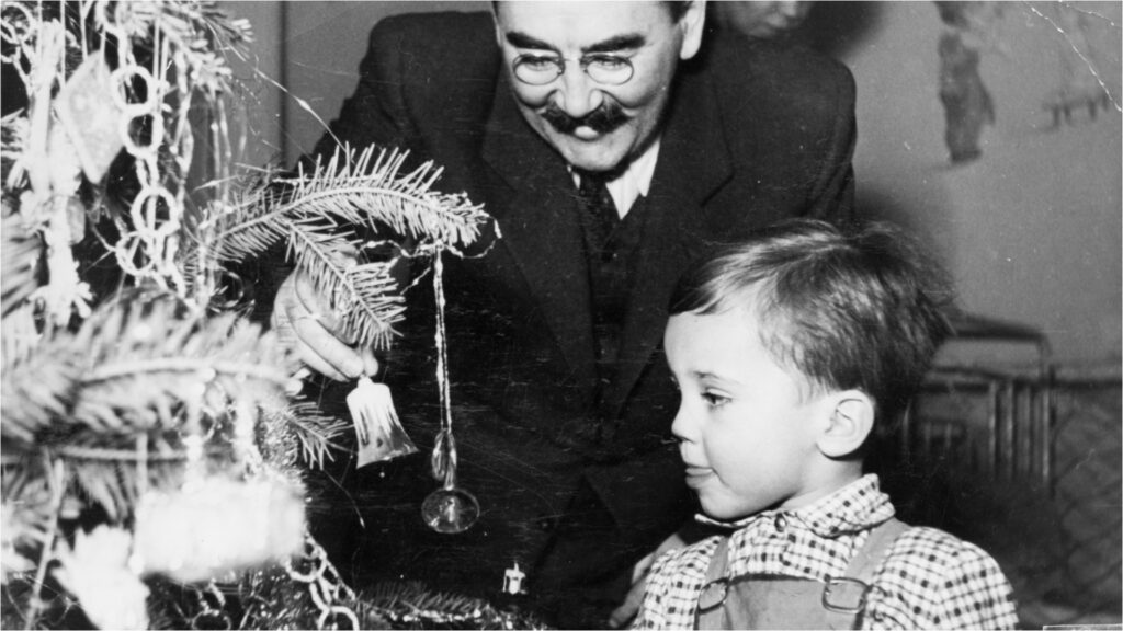 1950, Nagy Imre későbbi miniszterelnök az unokájával 