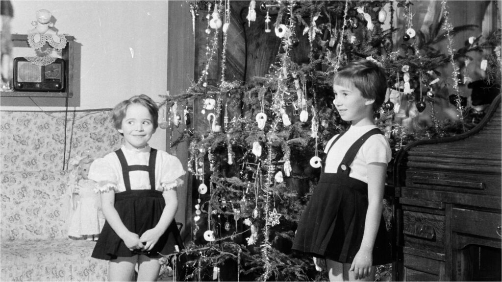 Kislányok, karácsony, 1954